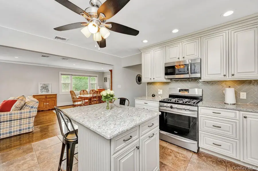 22 Wiggins Street, Ronkonkoma, NY 11779 - Image #3