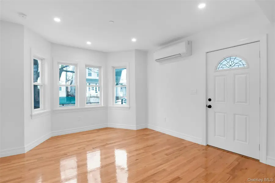 25 Walnut Street, New Rochelle, NY 10801 - #3