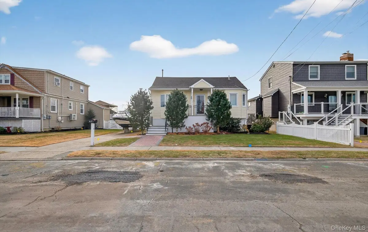 20 Albert Road, Amity Harbor, NY 11701 - #1