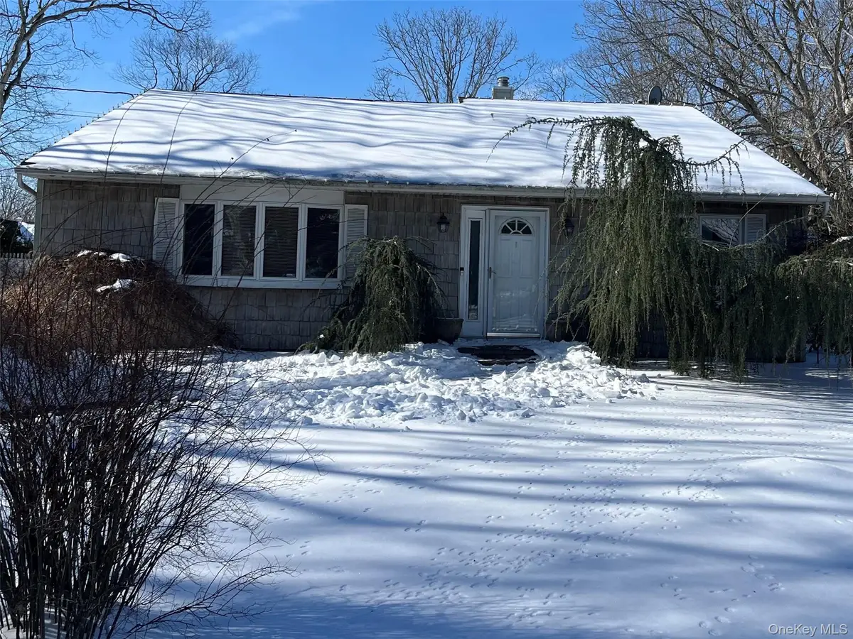 574 Smithtown Avenue, Bohemia, NY 11716 - Image #1