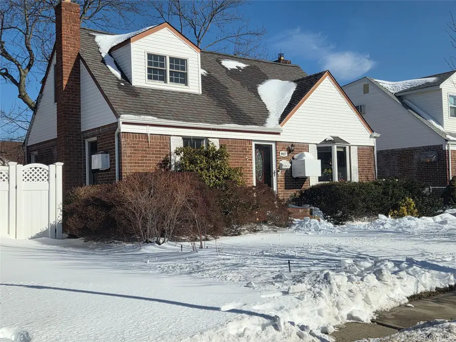 912 Oaks Drive, Franklin Square, NY 11010 - Image #2