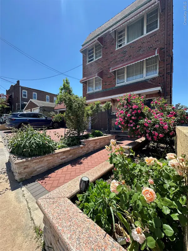 7714 Cypress Hills Street, Glendale, NY 11385