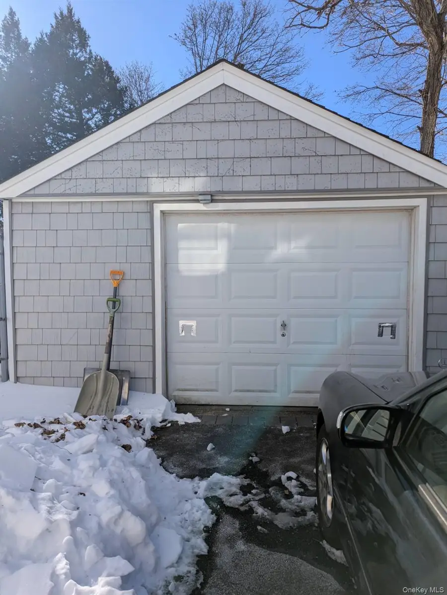 209 S 11th Street, Lindenhurst, NY 11757 - #2