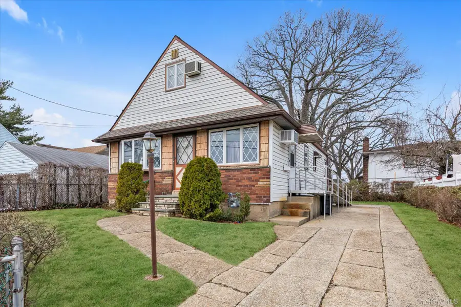 20 Hunter Avenue, Valley Stream, NY 11580 - #2