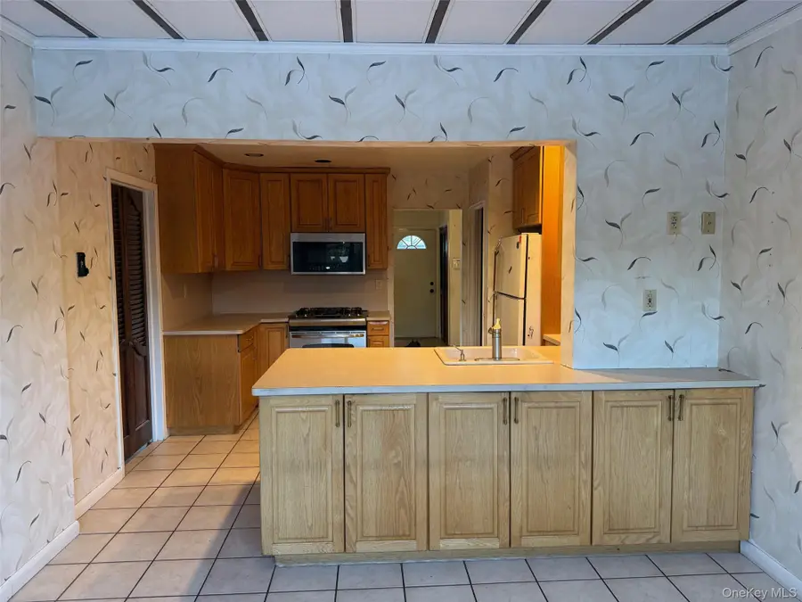 12 Cranberry Lane, Plainview, NY 11803 - #3