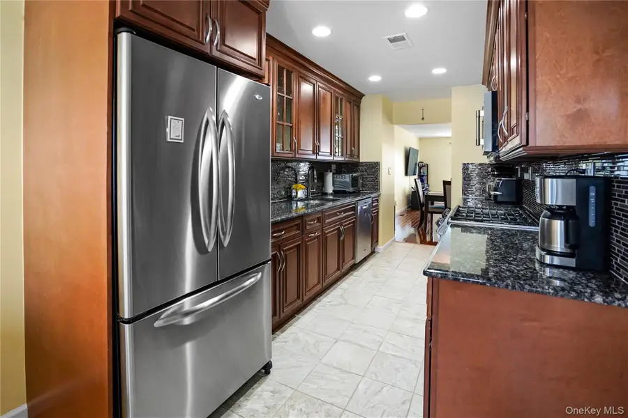 2860 Nicole Court, Oceanside, NY 11572 - Image #3