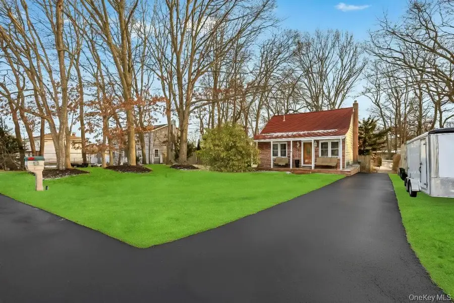 260 Springdale Drive, Ronkonkoma, NY 11779 - Image #2