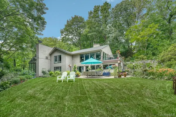 40 Idle Day Drive, Centerport, NY 11721