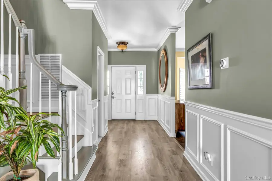 110 Brattle Circle, Melville, NY 11747 - Image #3