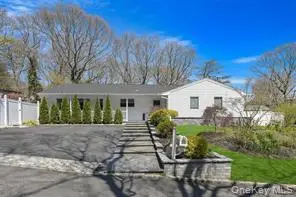 3 Aron Street, Smithtown, NY 11787