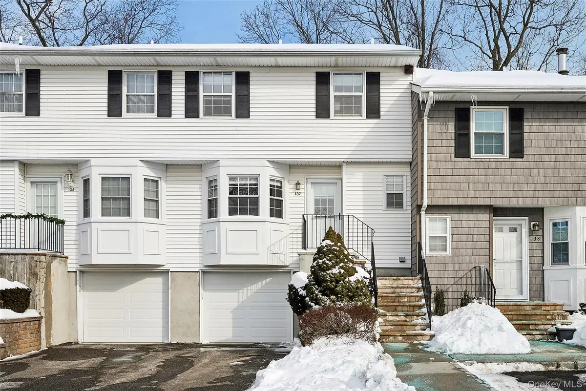 137 Woodlake Drive W, Woodbury, NY 11797 - #1