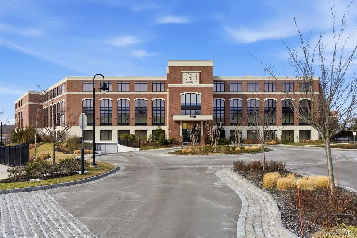 10 Shore Road #300, Glenwood Landing, NY 11547 - Image #1