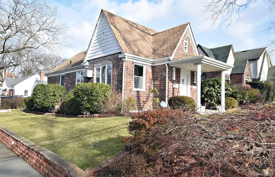 24903 Rushmore Terrace, Little Neck, NY 11362 - Image #3