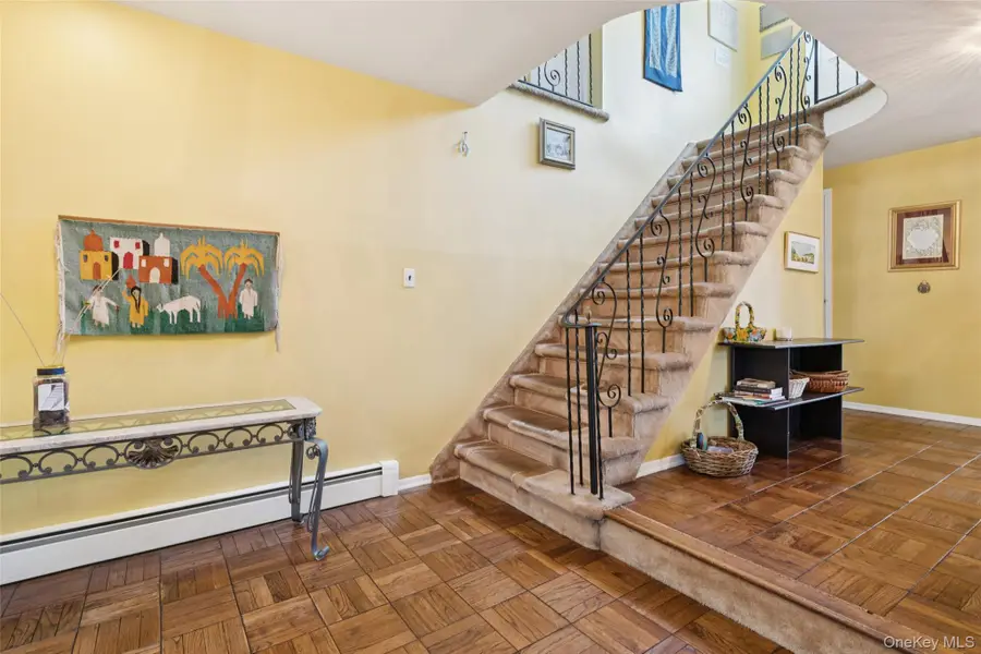 10 Sarah Drive, Dix Hills, NY 11746 - #3