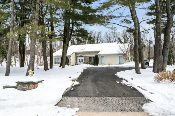 7 Albertson Lane, Old Westbury, NY 11568