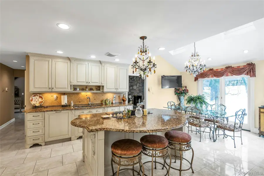 7 Albertson Lane, Old Westbury, NY 11568 - #3