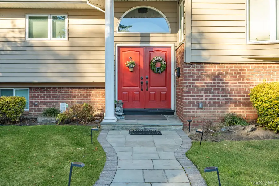 24 Jeffrey Lane, Great Neck, NY 11020 - #3