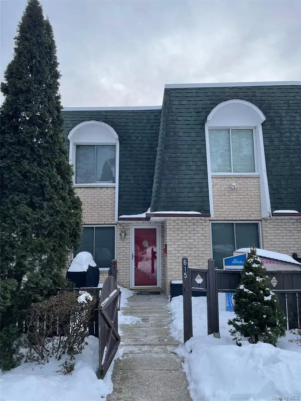 615 Blue Ridge Drive #615, Medford, NY 11763