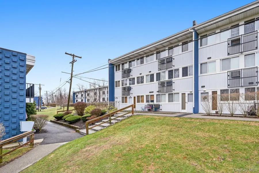 2 Wyndover Woods Lane #18, White Plains, NY 10603 - #2