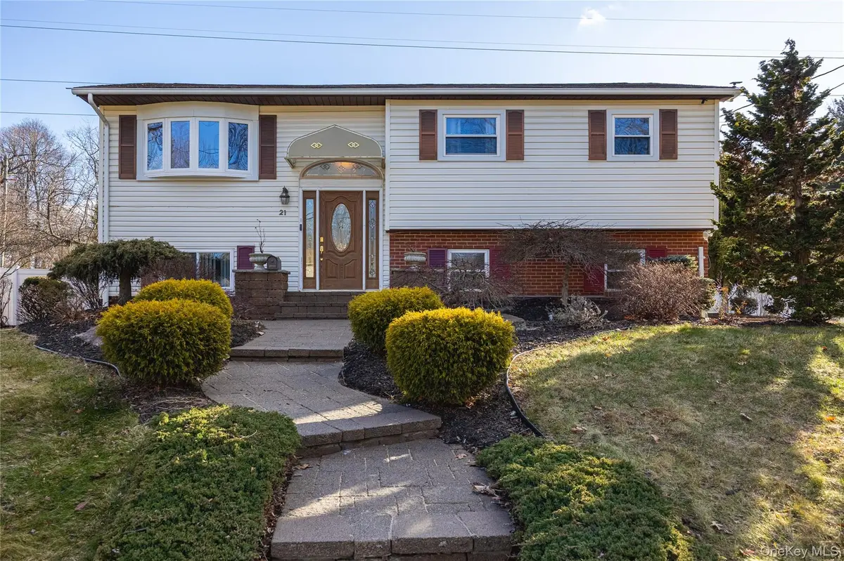 21 Amarillo Drive, Nanuet, NY 10954 - Image #1