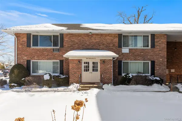 294 Edmunton Drive #K18, North Babylon, NY 11703