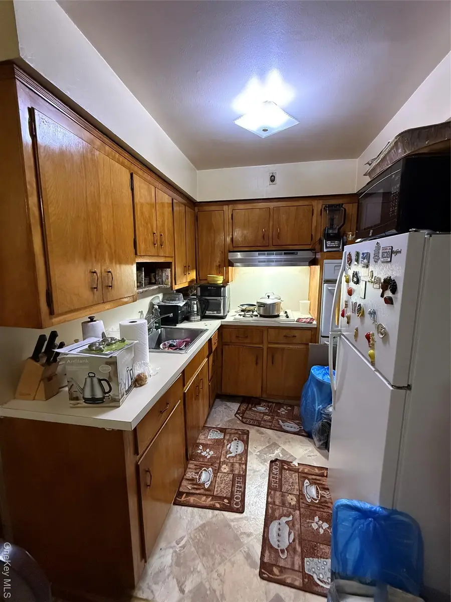 4013 De Reimer Avenue, Bronx, NY 10466 - #2