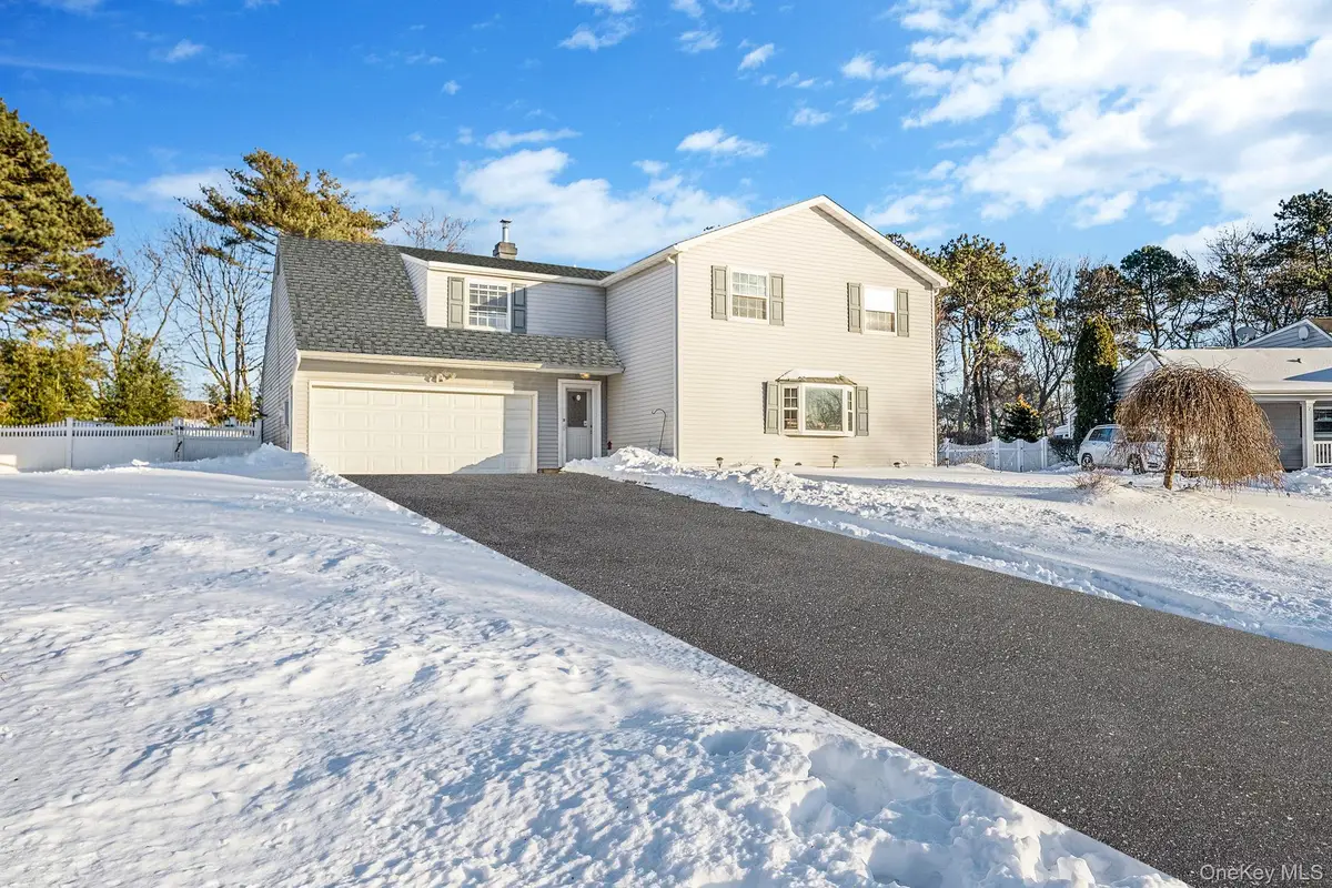 9 Norway Pine Drive, Medford, NY 11763 - Image #1