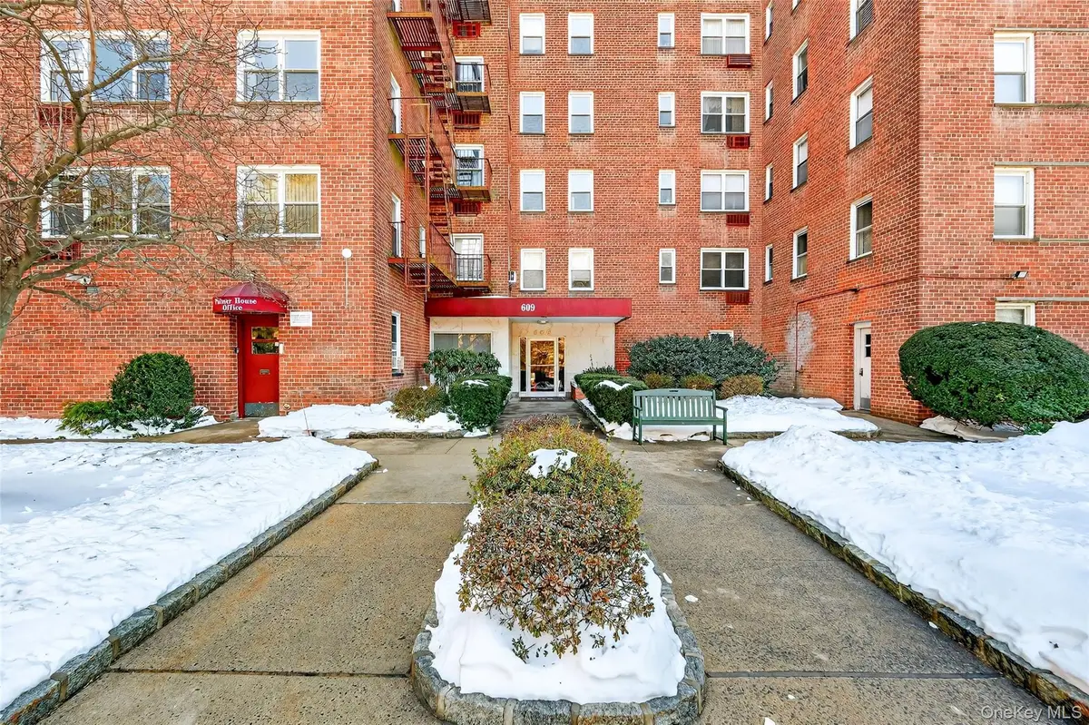 609 Palmer Road #5L, Yonkers, NY 10701 - Image #1
