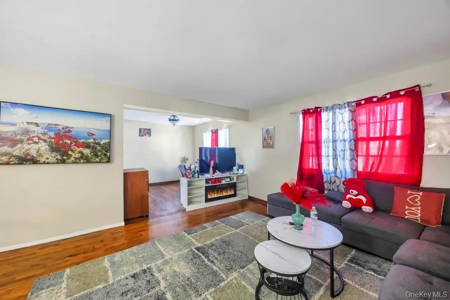 128 N 17th Street, Wheatley Heights, NY 11798 - #3