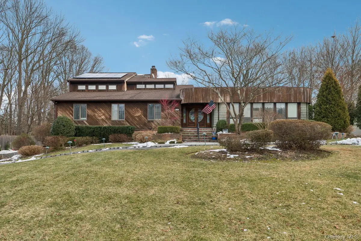 16 Fox Hollow Ridings Road, Northport, NY 11768 - Image #1