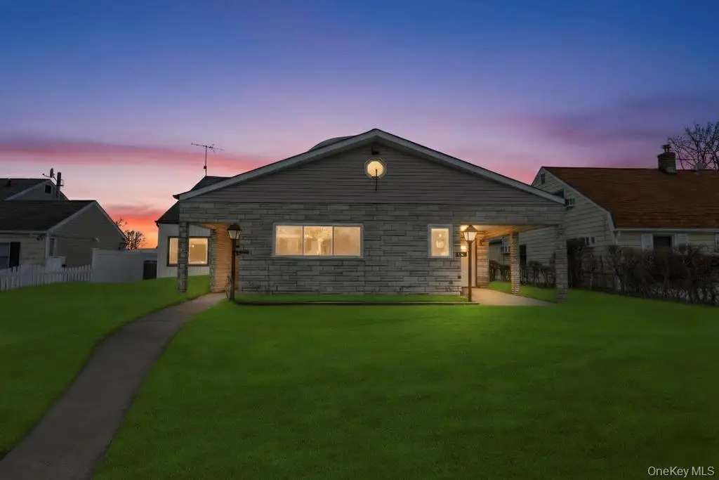 21 Clay Lane, Levittown, NY 11756 - #1