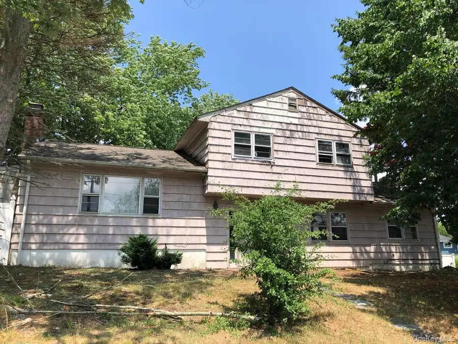 18 Joyce Drive, Riverhead, NY 11901 - #2