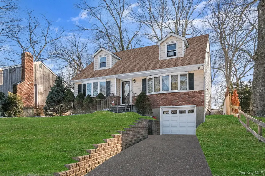 21 Valleywood Drive, Huntington Station, NY 11746 - #3