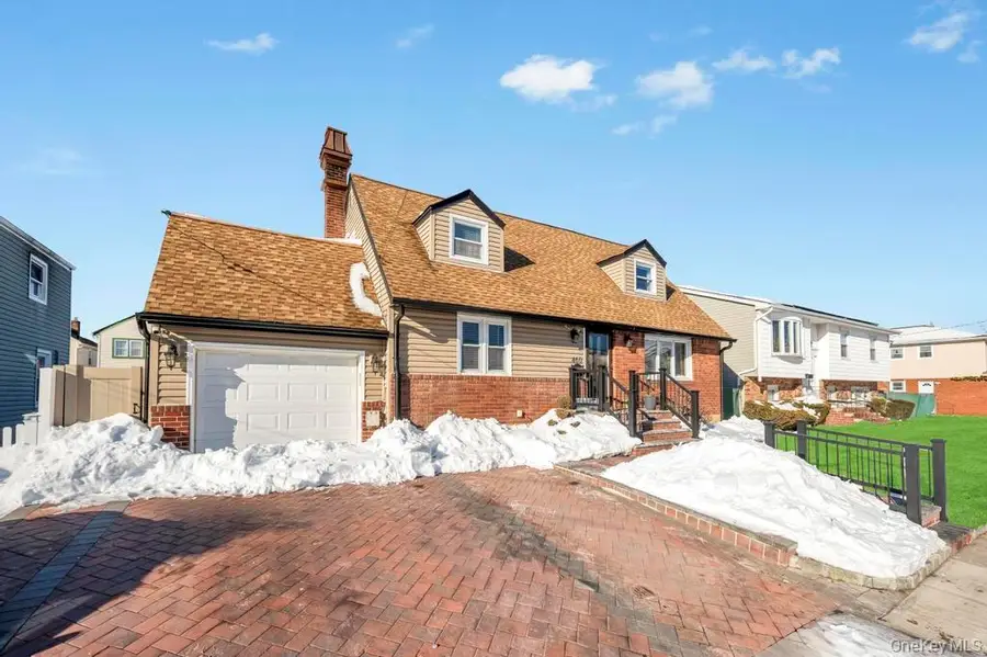 460 Roquette Avenue, Floral Park, NY 11001 - #3