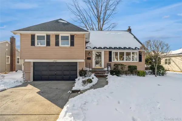 84 Russell Road, Garden City, NY 11530