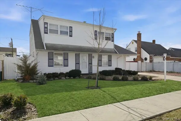 24 Crag Lane, Levittown, NY 11756