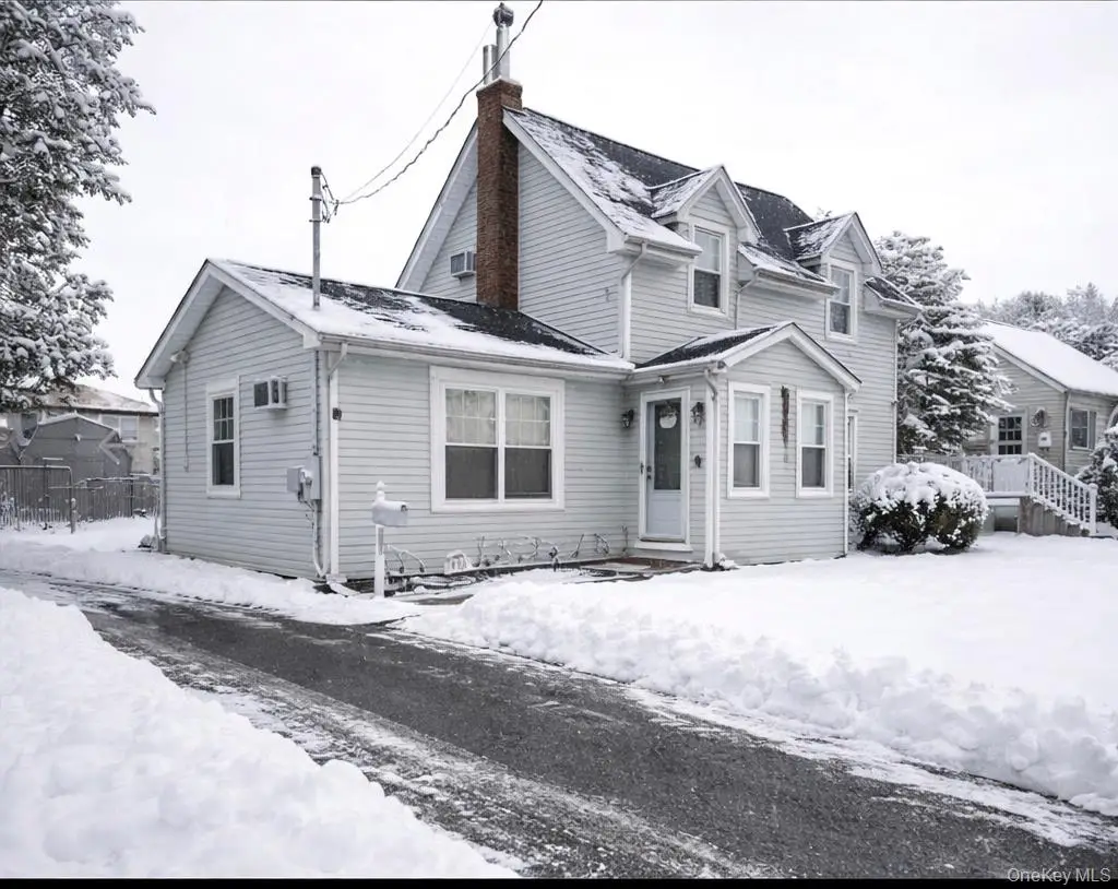 131 E Alhambra Avenue, Lindenhurst, NY 11757 - #1