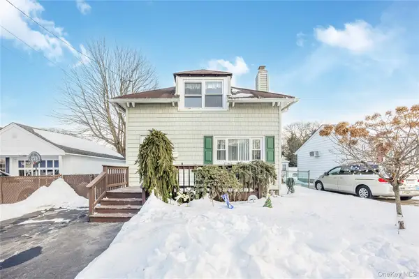 32 Sunset Avenue, Farmingdale, NY 11735