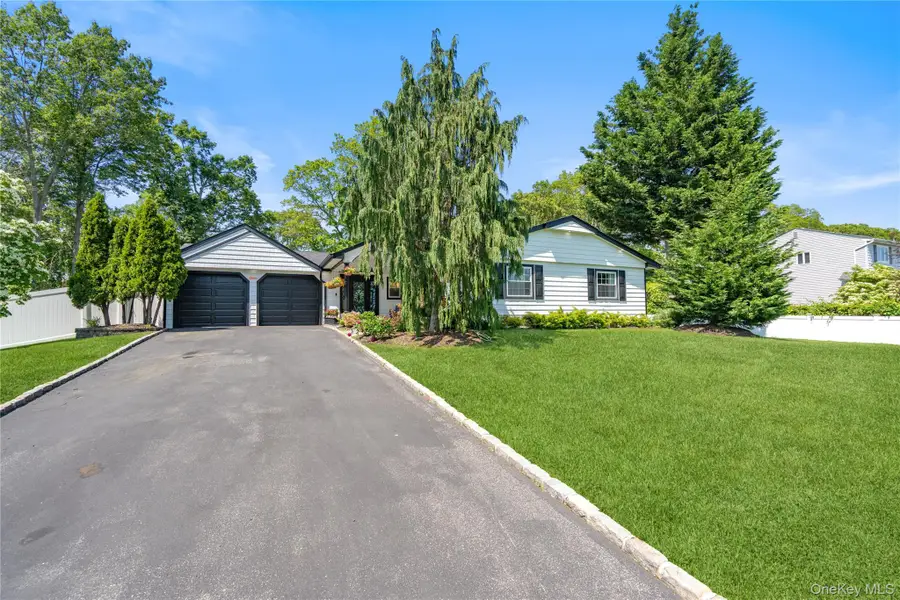 11 Gallatin Drive, Dix Hills, NY 11746 - Image #2