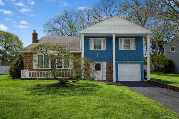 15 Palm Street, Selden, NY 11784