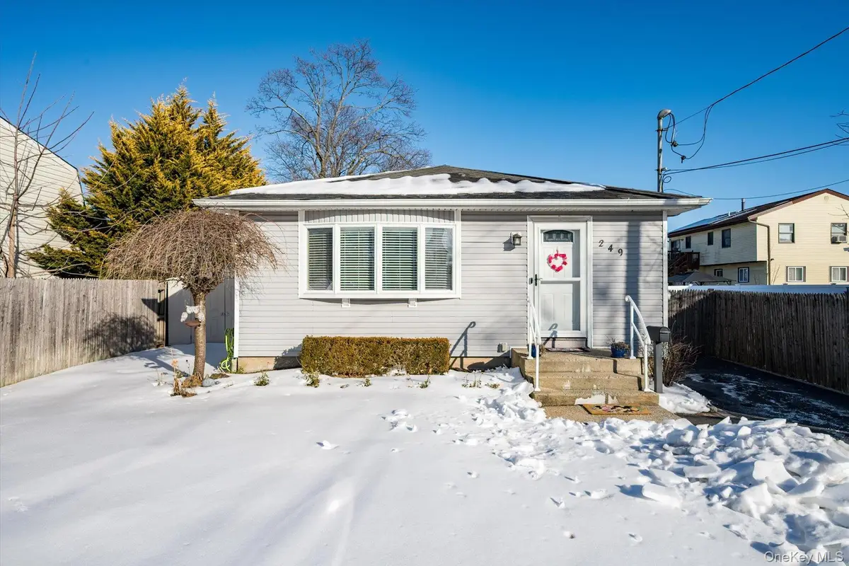 249 Hampton Road, West Babylon, NY 11704 - #1