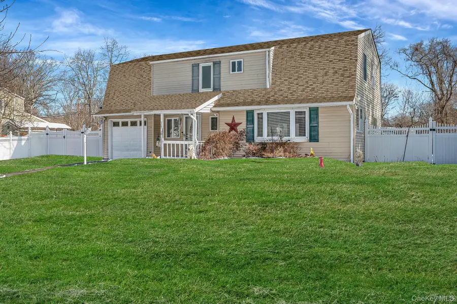 19 Osborne Avenue, Mount Sinai, NY 11766 - #2