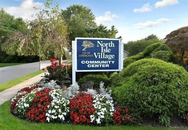 27 El Camino Court #27, Coram, NY 11727