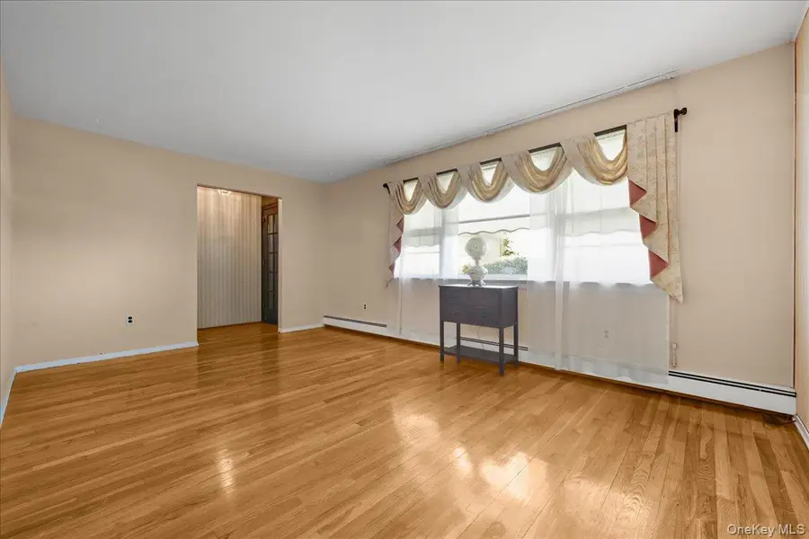 26 Terrace Avenue, Floral Park, NY 11001 - #3