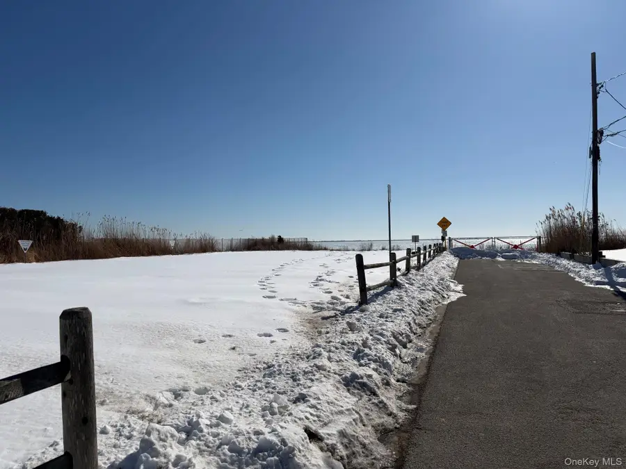 891 S Bay Street, Lindenhurst, NY 11757 - #3