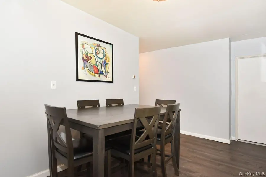 101 Lincoln Avenue #3R, Mineola, NY 11501 - #3