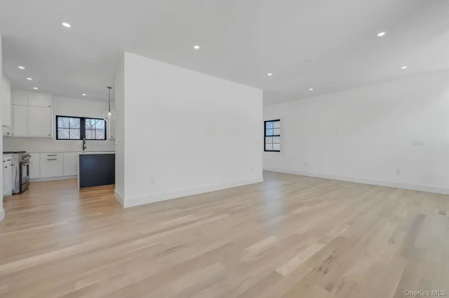 38 Pond Lane, Levittown, NY 11756 - #3