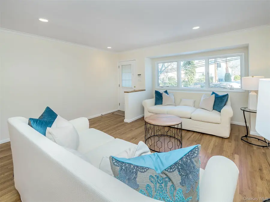 4 Chevy Chase Road, Huntington, NY 11743 - #3