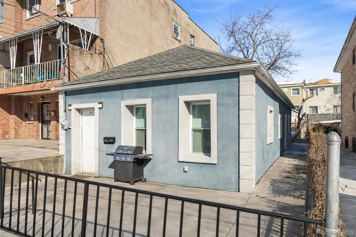 1031 E 216th Street, Bronx, NY 10469 - #1