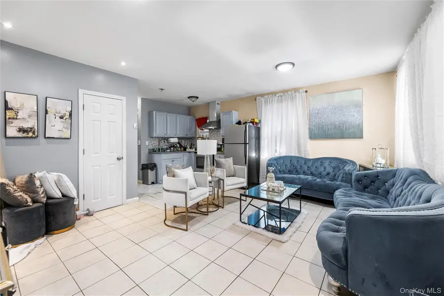 1031 E 216th Street, Bronx, NY 10469 - #3